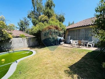 Casa con Amplio Terreno y Excelente Ubicación