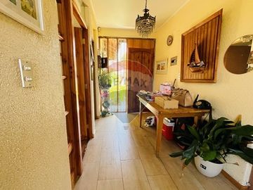 Casa con Amplio Terreno y Excelente Ubicación
