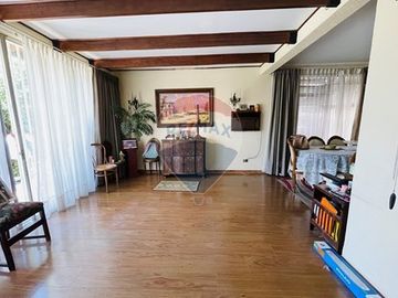 Casa con Amplio Terreno y Excelente Ubicación