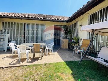 Casa con Amplio Terreno y Excelente Ubicación