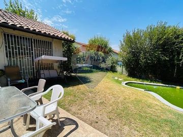 Casa con Amplio Terreno y Excelente Ubicación