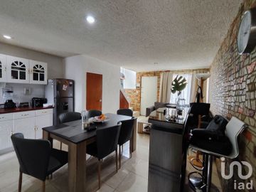 Casa con recámara en planta baja y jardín en Villa Floresta, San Andrés Cholula