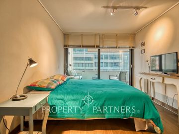 Moderno y amplio departamento de 1D 1B en sector residencial, Av. Las Condes