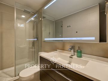 Moderno y amplio departamento de 1D 1B en sector residencial, Av. Las Condes
