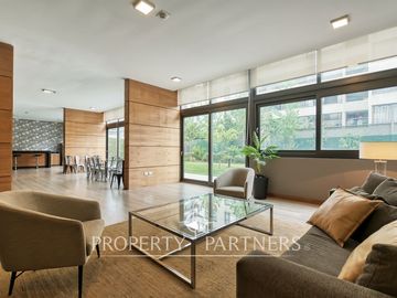 Moderno y amplio departamento de 1D 1B en sector residencial, Av. Las Condes
