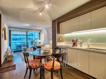 Moderno y amplio departamento de 1D 1B en sector residencial, Av. Las Condes