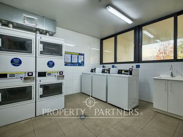 Moderno y amplio departamento de 1D 1B en sector residencial, Av. Las Condes