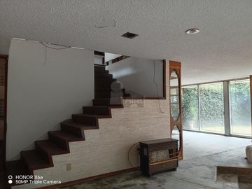 Se vende amplia casa de 4 recámaras en Cantil del Pedregal, Coyoacán