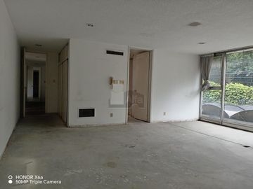 Se vende amplia casa de 4 recámaras en Cantil del Pedregal, Coyoacán