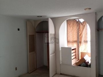 Se vende amplia casa de 4 recámaras en Cantil del Pedregal, Coyoacán