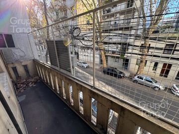 PH casa en venta Colegiales, 7 ambientes con terraza y patio por escalera