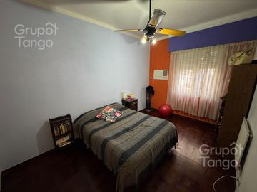 PH casa en venta Colegiales, 7 ambientes con terraza y patio por escalera