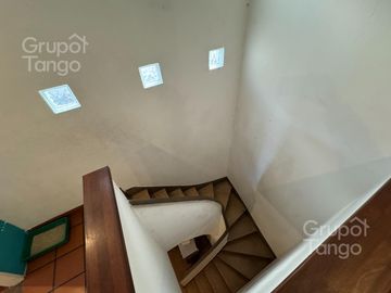 PH casa en venta Colegiales, 7 ambientes con terraza y patio por escalera