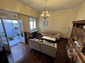 PH casa en venta Colegiales, 7 ambientes con terraza y patio por escalera