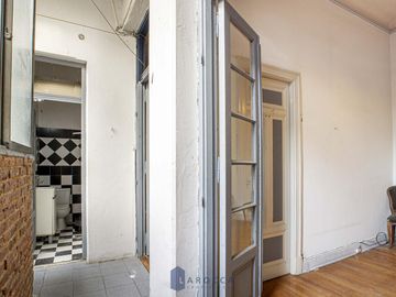 PH - VENTA - VILLA CRESPO - 2 AMBIENTES - A REFACCIONAR - PRIMER PISO POR ESCALERA