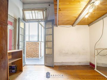 PH - VENTA - VILLA CRESPO - 2 AMBIENTES - A REFACCIONAR - PRIMER PISO POR ESCALERA