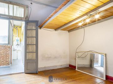 PH - VENTA - VILLA CRESPO - 2 AMBIENTES - A REFACCIONAR - PRIMER PISO POR ESCALERA