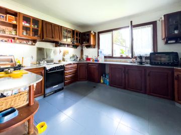 Casa en venta en Yerba Buena, Sarmiento al 1100