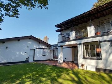 Casa en venta en Yerba Buena, Sarmiento al 1100