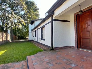Casa en venta en Yerba Buena, Sarmiento al 1100
