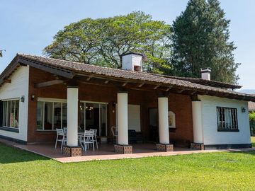 Casa en venta en Yerba Buena, Sarmiento al 1100
