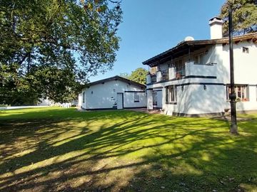Casa en venta en Yerba Buena, Sarmiento al 1100
