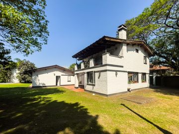 Casa en venta en Yerba Buena, Sarmiento al 1100