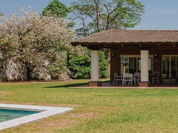 Casa en venta en Yerba Buena, Sarmiento al 1100