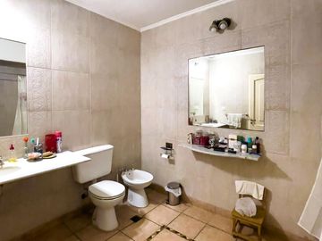Casa en venta en Yerba Buena, Sarmiento al 1100