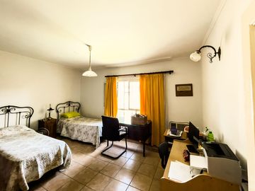 Casa en venta en Yerba Buena, Sarmiento al 1100