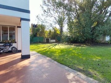Casa en venta en Yerba Buena, Sarmiento al 1100