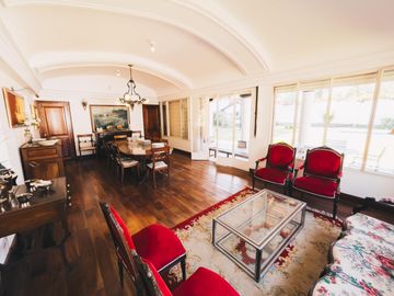 Casa en venta en Yerba Buena, Sarmiento al 1100