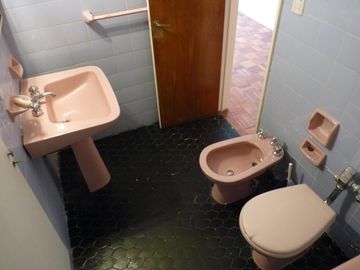 Vende departamento con habitación de servicio, baulera y guardacoche, Recoleta.