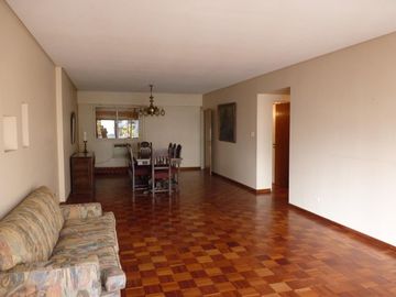 Vende departamento con habitación de servicio, baulera y guardacoche, Recoleta.