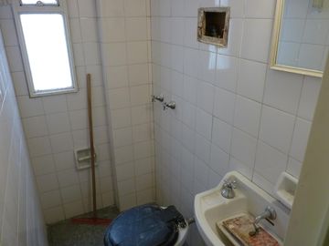 Vende departamento con habitación de servicio, baulera y guardacoche, Recoleta.