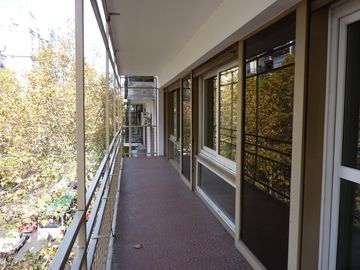 Vende departamento con habitación de servicio, baulera y guardacoche, Recoleta.