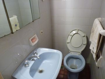 Vende departamento con habitación de servicio, baulera y guardacoche, Recoleta.