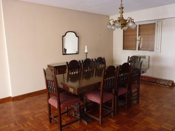 Vende departamento con habitación de servicio, baulera y guardacoche, Recoleta.