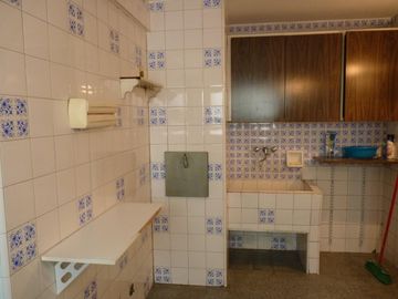 Vende departamento con habitación de servicio, baulera y guardacoche, Recoleta.