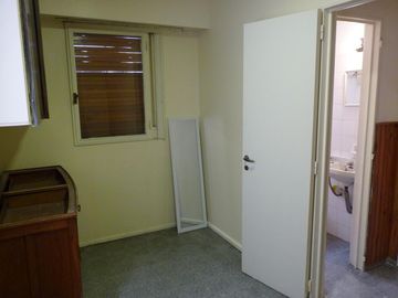 Vende departamento con habitación de servicio, baulera y guardacoche, Recoleta.