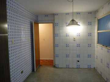 Vende departamento con habitación de servicio, baulera y guardacoche, Recoleta.
