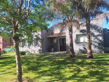 Casa en venta - 3 Dormitorios 3 Baños - Benavidez
