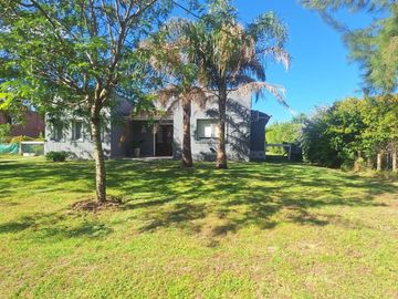Casa en venta - 3 Dormitorios 3 Baños - Benavidez