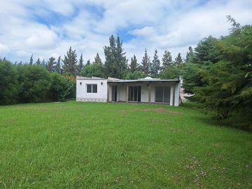 Casa en venta - 3 Dormitorios 3 Baños - Benavidez