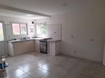 Casa en venta - 3 Dormitorios 3 Baños - Benavidez
