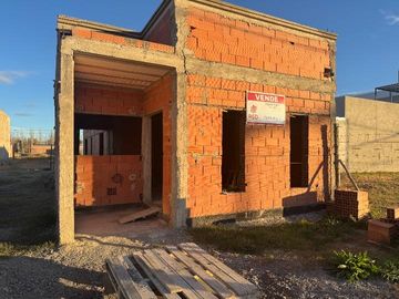 CASA EN VENTA EN B° LOS CEDROS III, PLOTTIER