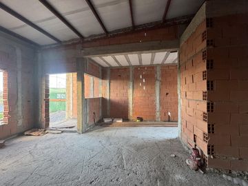 CASA EN VENTA EN B° LOS CEDROS III, PLOTTIER