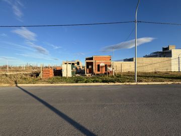 CASA EN VENTA EN B° LOS CEDROS III, PLOTTIER