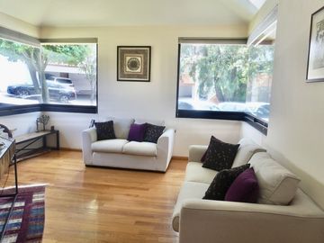 ¡Como Nueva! Casa con Jardín Privado en Zona Esmeralda