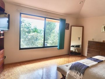 ¡Como Nueva! Casa con Jardín Privado en Zona Esmeralda